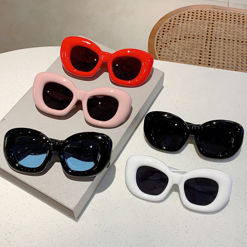 Sunglasses with quirky personality, trendy and spicy girl street photography, slimming out sunglasses