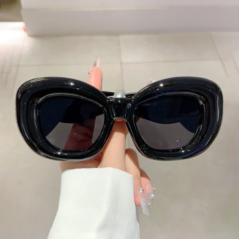 Sunglasses with quirky personality, trendy and spicy girl street photography, slimming out sunglasses